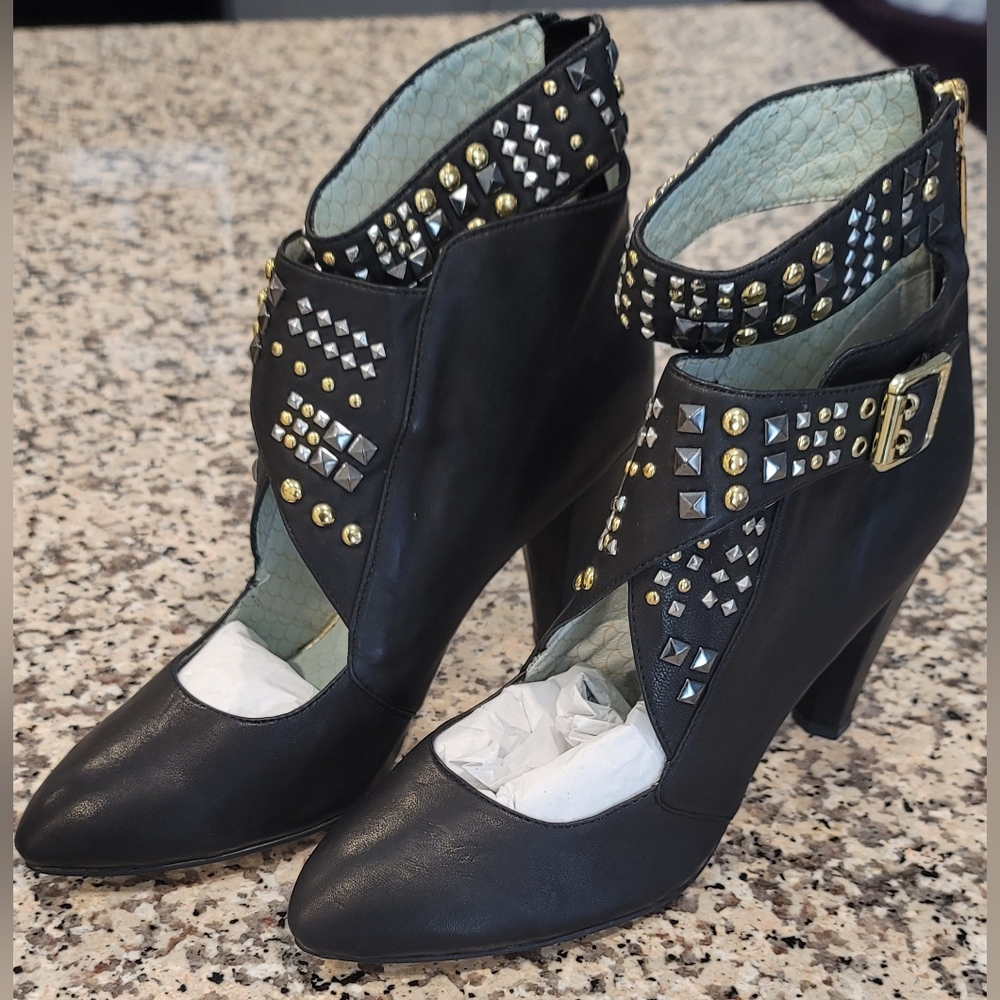 Matiko Black Studded Heels Size 9